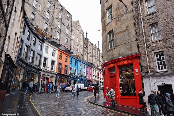 Victoria Street on a day trip to Edinburgh